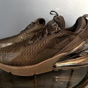 Nike 270 black youth size 3.5